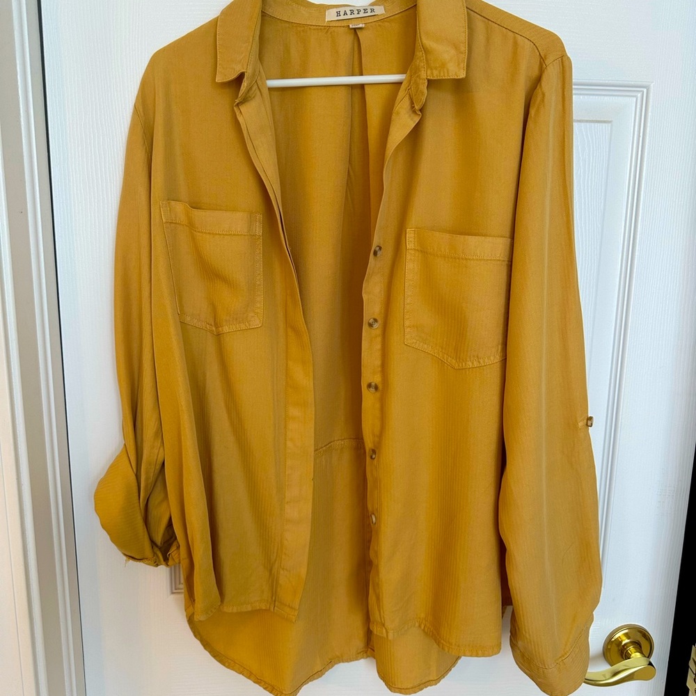 Like new, Super cute button shirt by Harper